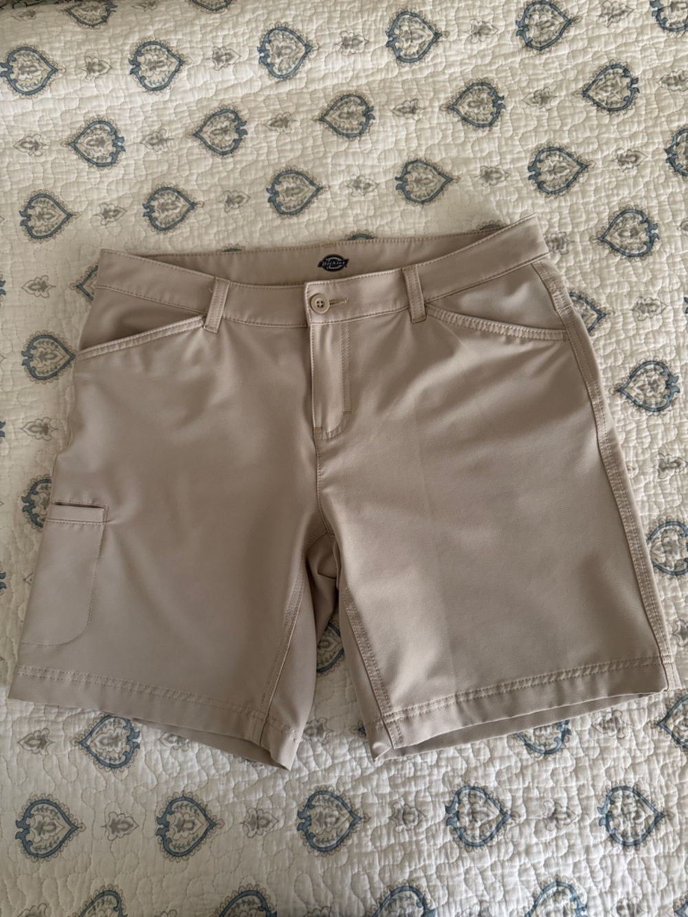 Dickies Women’s Light Tan Cargo Shorts